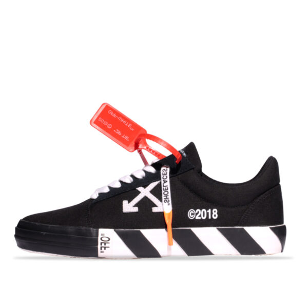Vulc Low Top Sneakers Black Striped
